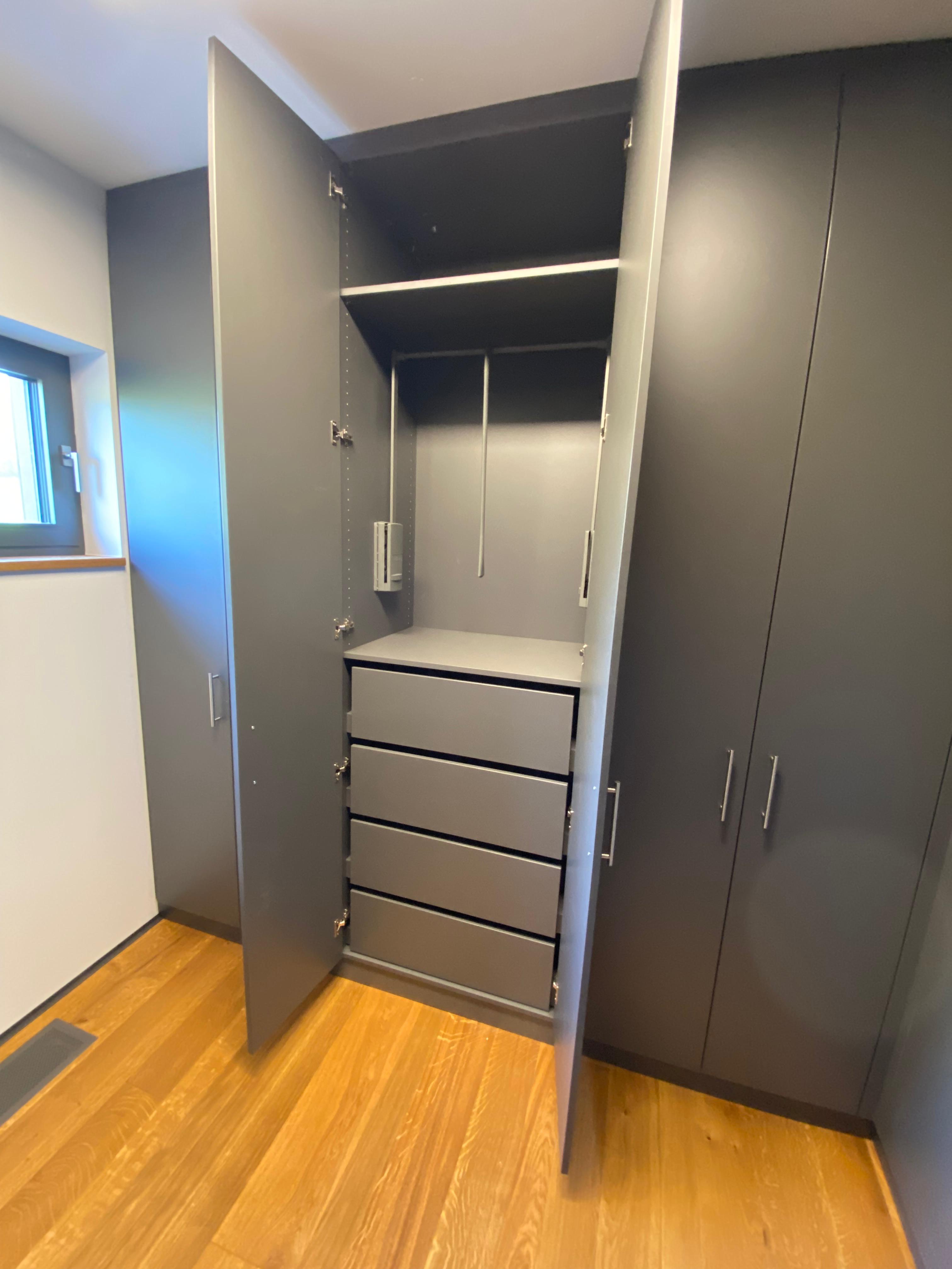 Einbauschrank 1 – Schreinerei Siegert Heideck